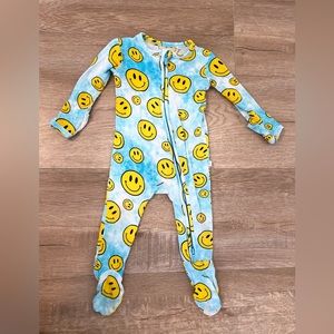 POSH PEANUT BAMBOO TIE DYE SMILEY FACE DOUBLE ZIP ONESIE 0-3 months GUC 😀